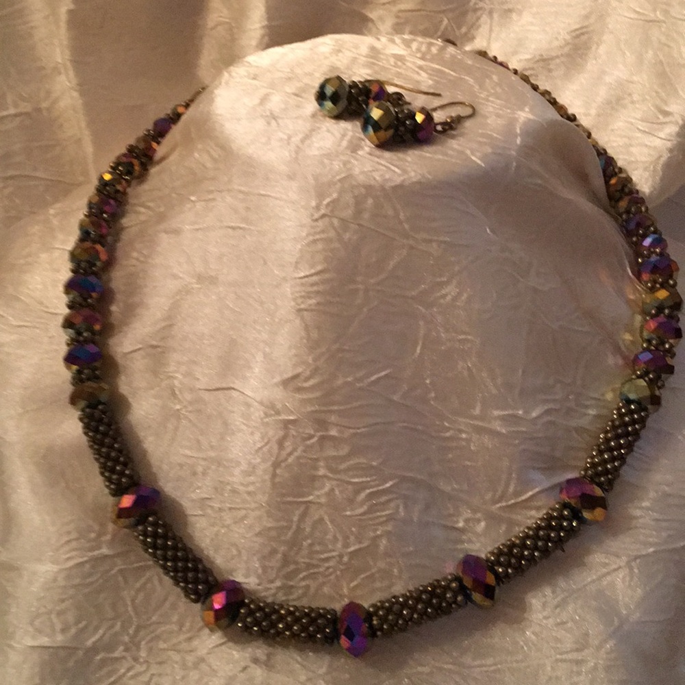 Necklace and earring set
